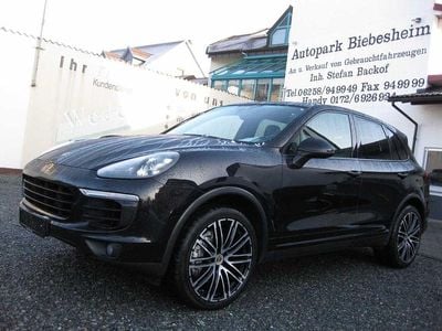 Tiefschwarzmetallic (metallic) Gebraucht 2015 Porsche Cayenne SUV | 19.999 € (Teuer)
