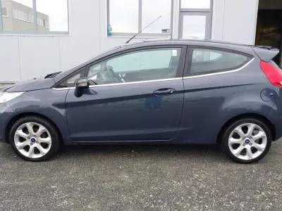 Gebraucht Ford Fiesta Titanium 82 PS (60 kW) 2012 Midnight skygrau metallic Kleinwagen