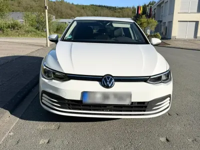 Gebraucht VW Golf VIII Life 150 PS (110 kW) 2021 Weiß Kombi