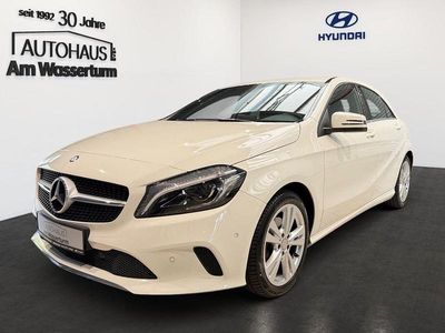 Gebraucht Mercedes A180 122 PS (89 kW) 2016 Calcitweiss  unilack Kleinwagen