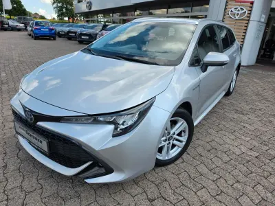 Gebraucht Toyota Corolla Basis 122 PS (89 kW) 2019 Platinsilber metallic Limousine