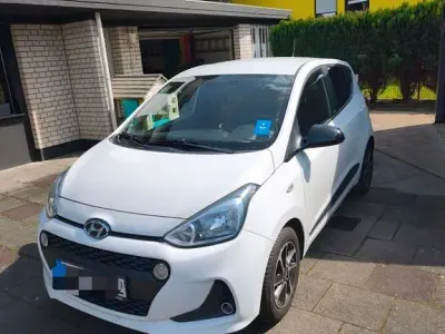 Gebraucht Hyundai i10 Passion 67 PS (49 kW) 2018 Weiß Kleinwagen