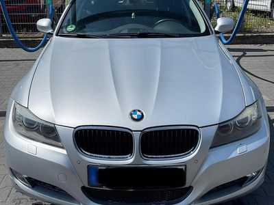Gebraucht BMW 320 163 PS (119 kW) 2011 Silber Kombi
