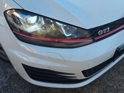 Weiß Gebraucht 2015 VW Golf VII GTI Limousine | 12.799 € (Fairer Preis)