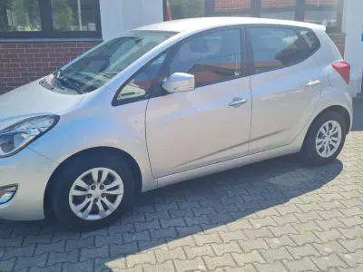 Gebraucht Hyundai i20 125 PS (91 kW) 2018 Platinum silver metallic Van / Kleinbus