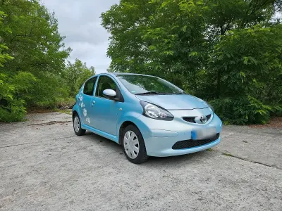Gebraucht Toyota Aygo 68 PS (50 kW) 2005 Blau Kleinwagen