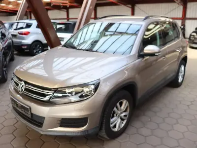 Gebraucht VW Tiguan Trendline 125 PS (91 kW) 2015 Beige SUV