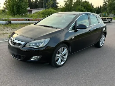 Gebraucht Opel Astra Sport 125 PS (91 kW) 2010 Schwarz Limousine