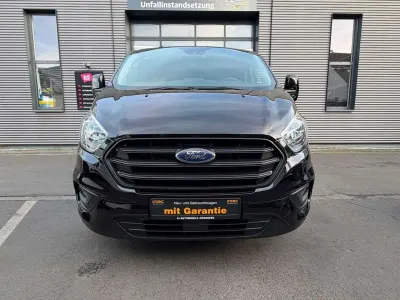 Gebraucht Ford Tourneo 170 PS (125 kW) 2023 Schwarz Van / Kleinbus