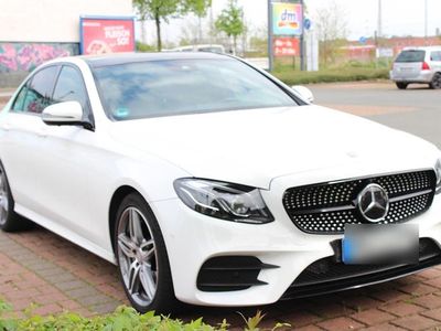 Weiß Gebraucht 2016 Mercedes E220 AMG line Limousine | 27.300 € (Etwas zu teuer)