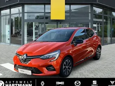 Usata Renault Clio V Komfort 91 CV (66 kW) 2023 Arancione Berlina