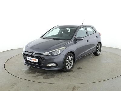 Gebraucht Hyundai i20 Intro Edition 101 PS (74 kW) 2015 Silber Limousine