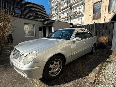 Gebraucht Mercedes E220 2002 Silber Limousine