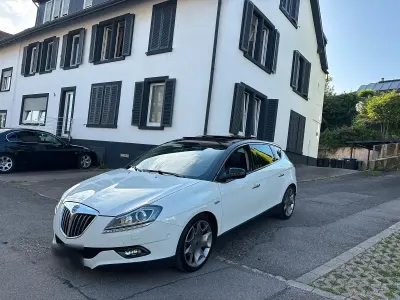 Gebraucht Lancia Delta 190 PS (139 kW) 2010 Weiß Kleinwagen