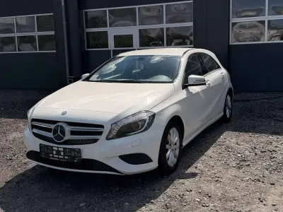 Gebraucht Mercedes A180 122 PS (89 kW) 2014 Calcitweiss  unilack Limousine