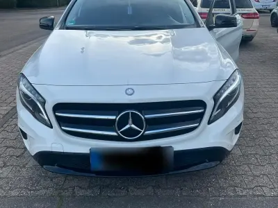 Gebraucht Mercedes GLA200 Urban 156 PS (114 kW) 2015 Weiß SUV