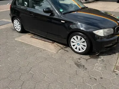 Gebraucht BMW 116 122 PS (89 kW) 2012 Schwarz Kleinwagen