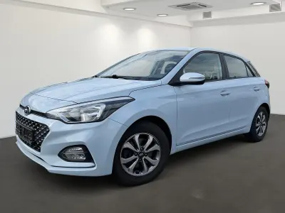 Gebraucht Hyundai i20 Trend 101 PS (74 kW) 2019 Weiß metallic Kleinwagen