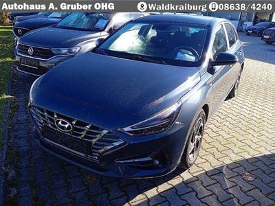 Gebraucht Hyundai i30 Intro Edition 120 PS (88 kW) 2021 Teal blue Limousine