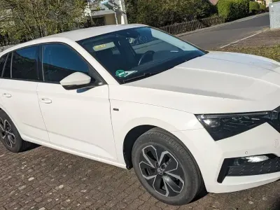 Używany Skoda Scala Drive 90 KM (66 kW) 2020 Biały Hatchback