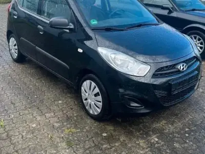 Gebraucht Hyundai i10 69 PS (50 kW) 2013 Schwarz Kleinwagen