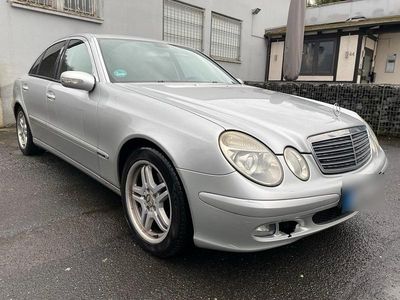Gebraucht Mercedes E220 150 PS (110 kW) 2005 Silber Limousine