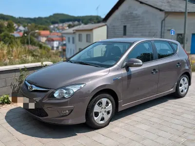 Gebraucht Hyundai i30 Classic 109 PS (80 kW) 2012 Braun Limousine