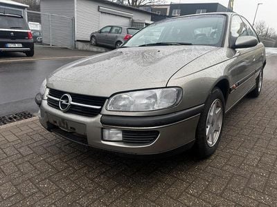 Gold Gebraucht 1996 Opel Omega Limousine | 2.999 €