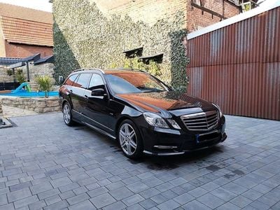 Schwarz Gebraucht 2011 Mercedes E220 AMG Kombi | 8.899 € (Fairer Preis)