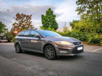 Gebraucht Ford Mondeo 140 PS (102 kW) 2012 Grau Kombi