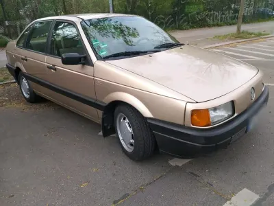 Gebraucht VW Passat 90 PS (66 kW) 1989 Gold Limousine