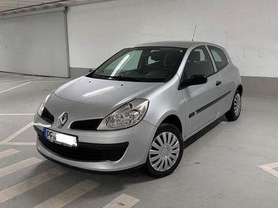 Gebraucht Renault Clio II 75 PS (55 kW) 2006 Grau Kleinwagen