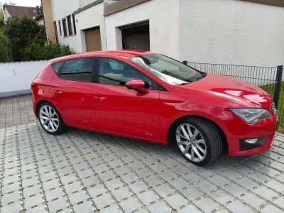 Begagnad Seat Leon FR 122 HK (89 kW) 2013 Röd Halvkombi