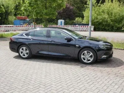 Gebraucht Opel Insignia 140 PS (102 kW) 2018 Blau Limousine