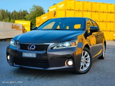 Lexus CT200h