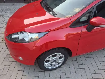 Gebraucht Ford Fiesta Ambiente 60 PS (44 kW) 2012 Rot Limousine