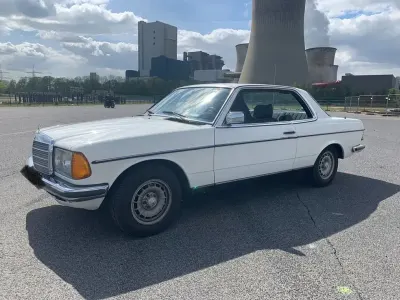 Gebraucht Mercedes 230 136 PS (100 kW) 1983 Weiß Coupé
