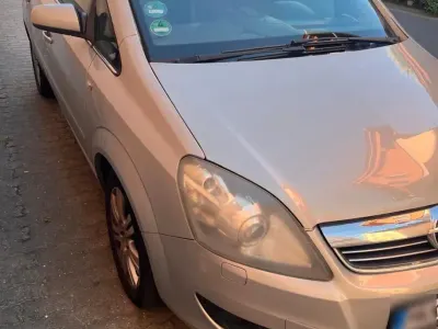 Gebraucht Opel Zafira 140 PS (102 kW) 2009 Gold Van / Kleinbus