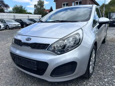 Gebraucht Kia Rio Edition 7 86 PS (63 kW) 2013 Silber Kleinwagen