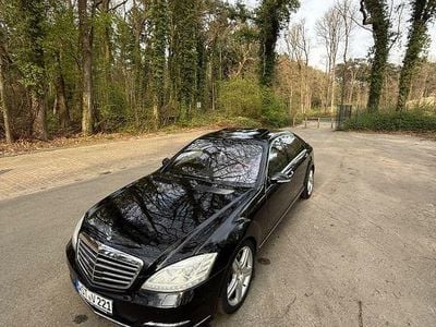 Second-hand Mercedes S320 235 CP (172 kW) 2007 Negru Berlinǎ