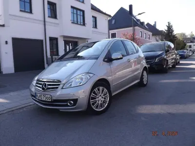 Gebraucht Mercedes A180 Elegance 109 PS (80 kW) 2011 Silber Kleinwagen