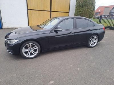 Gebraucht BMW 318 Sport Line 143 PS (105 kW) 2012 Schwarz Limousine