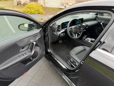 Gebraucht Mercedes A180 136 PS (100 kW) 2019 Schwarz Limousine