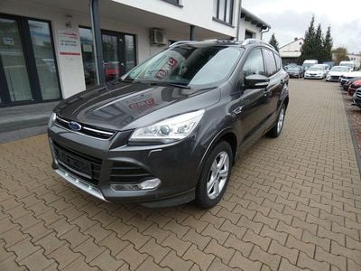 Usado Ford Kuga Individual 182 HP (133 kW) 2015 Cinzento SUV