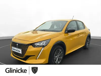 Gebraucht Peugeot 208 Active 100 kW (136 PS) 2022 Lack gelb faro/typ aussenverkl Kleinwagen