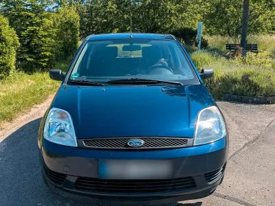 Gebraucht Ford Fiesta 60 PS (44 kW) 2005 Blau Kleinwagen