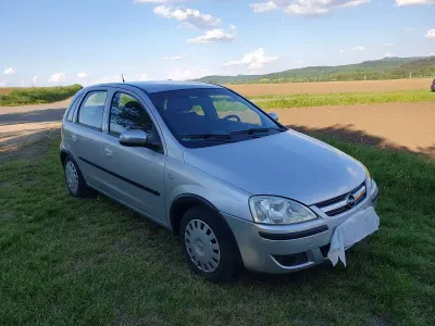 Używany Opel Corsa 75 KM (55 kW) 2004 Srebrny Hatchback