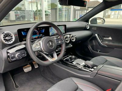 gebraucht Mercedes A35 AMG DISTR NavPrem LED Ambiente DWA schwGlas AMG Sport