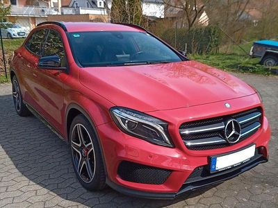 Gebraucht Mercedes GLA200 AMG line 136 PS (100 kW) 2016 Rot SUV