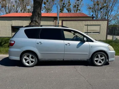 Gebraucht Toyota Avensis Verso Sol 116 PS (85 kW) 2004 Silber Van / Kleinbus